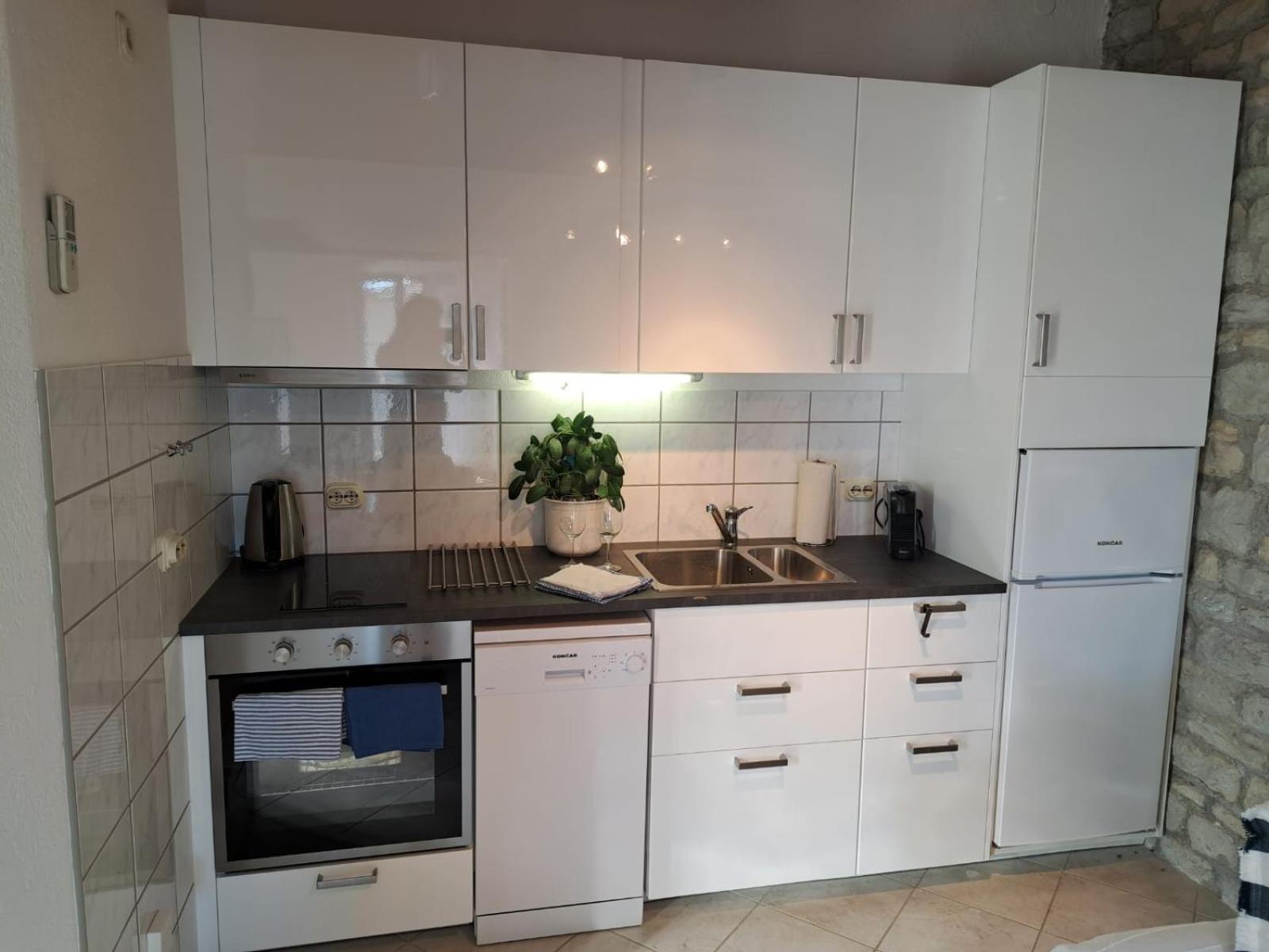 Villa Apartments Oliva เซเกต วรันยีชา ภายนอก รูปภาพ